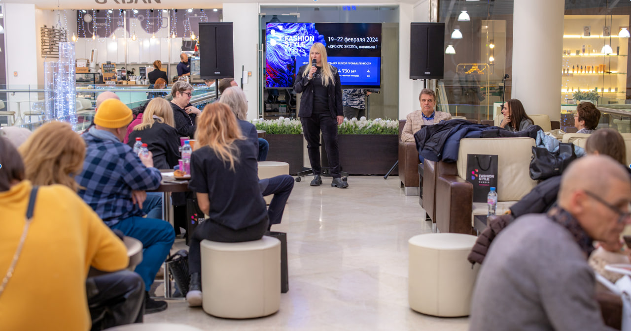 Организаторы Международной выставки FASHION STYLE RUSSIA провели пресс-завтрак, посвященный весеннему сезону 2024г., в ТДК «Смоленский пассаж»